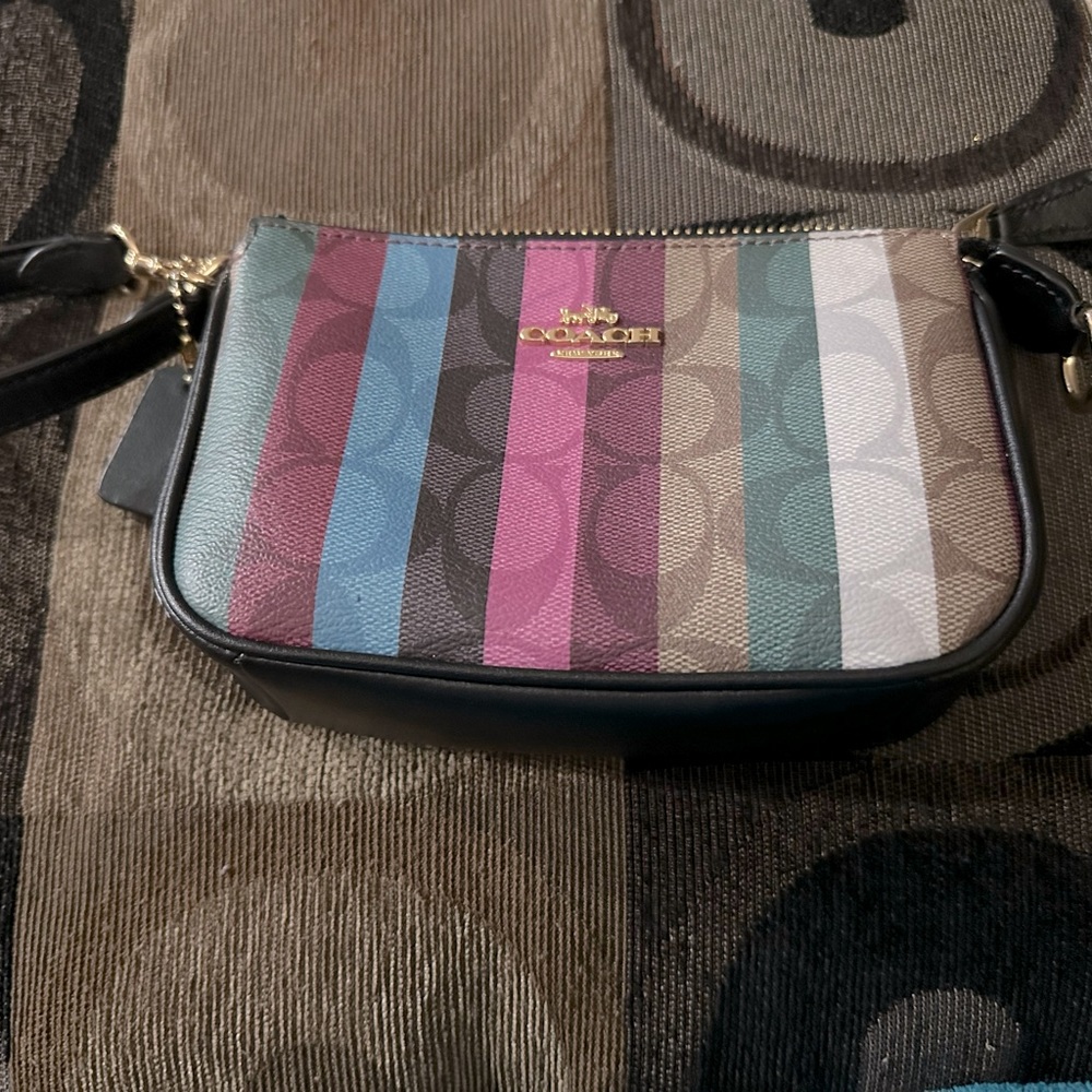 Coach wristlet 15 in the multicolor